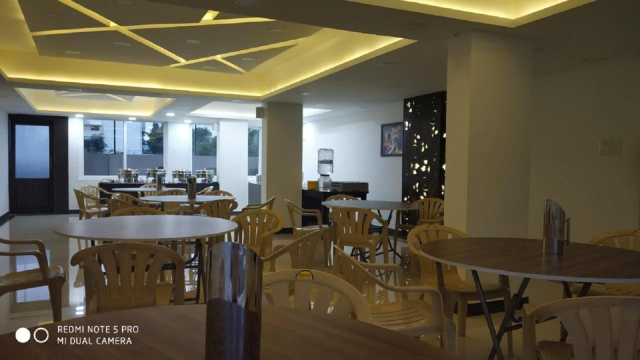 Viswa Residency By Azalea Hotel Maduráj Kültér fotó